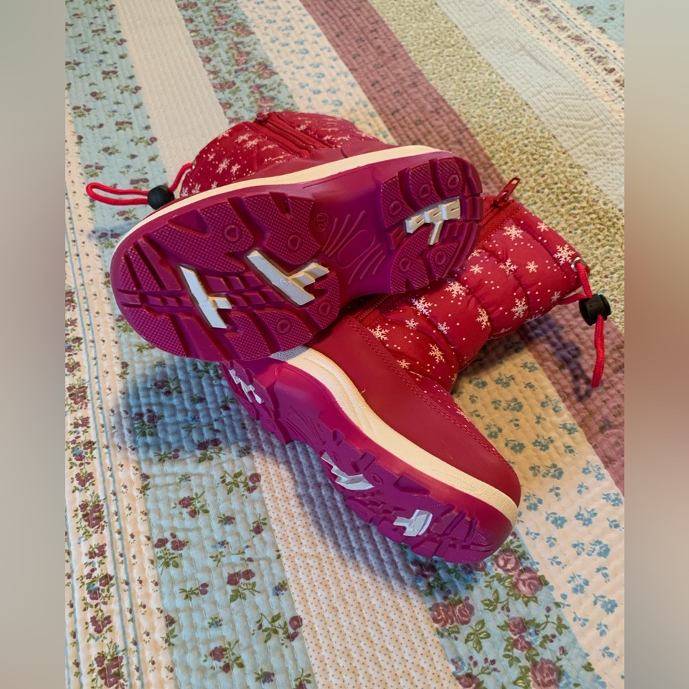 Kids Snow Boots - Hot Pink Snowflake Design - Picture 4 of 8